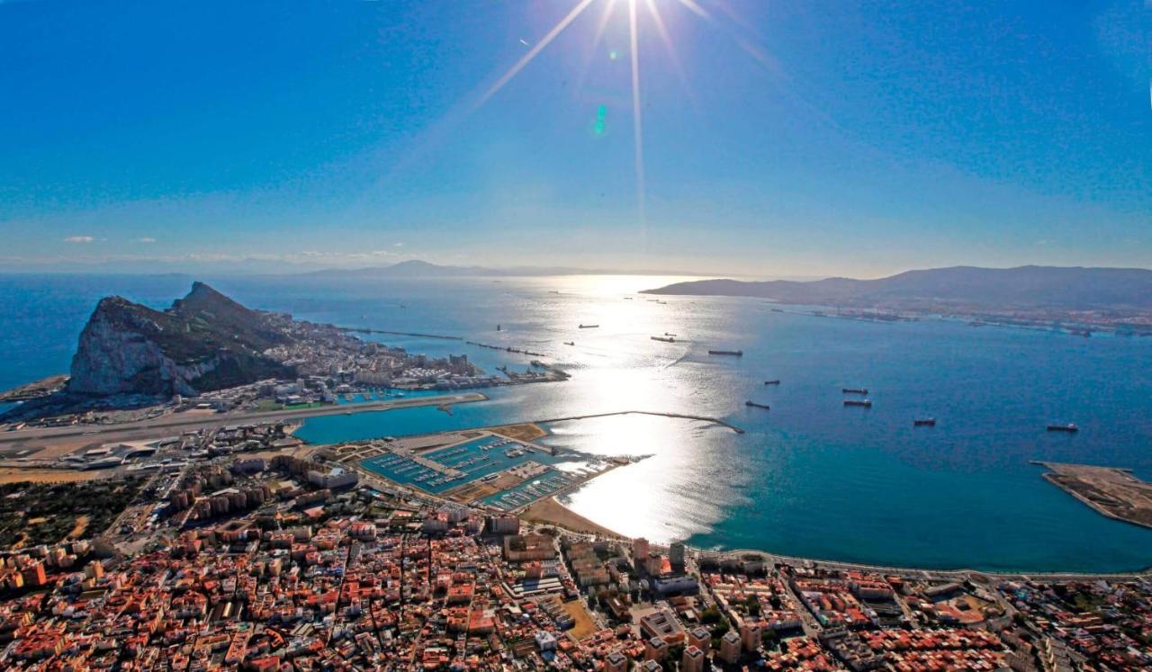 Practico Apartamento A 5 Min Andando De Gibraltar Y El Centro, Frente Al Mar La Linea de la Concepcion Exterior photo